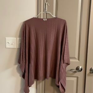 Lululemon Women’s Mauve Cape/Poncho. One Size